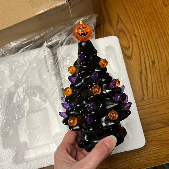 New battery operated ceramic Halloween tree lights - Picture 3 of 6